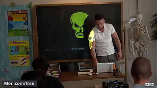 Teacher (Ramon Todd) fucks his student (Titus) after class - Men.com
