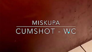 Miskupa  - Cumshot - WC öffentlich